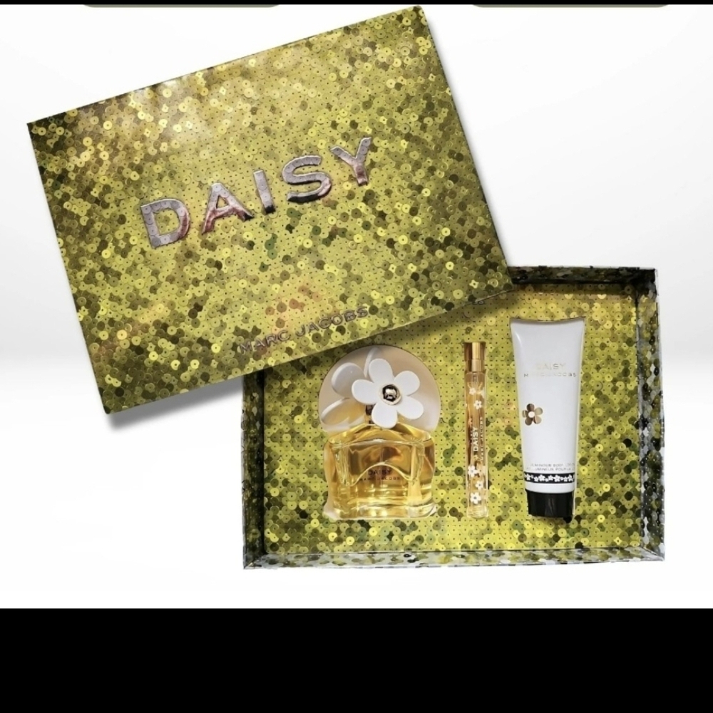 New in box. Daisy by Marc Jacobs 3 pcs set